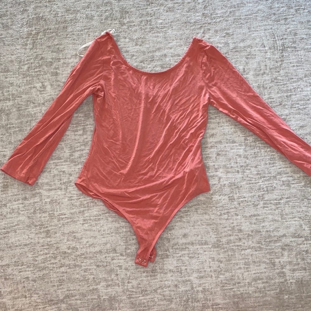 Wide scoop neck, salmon body suit - forever 21